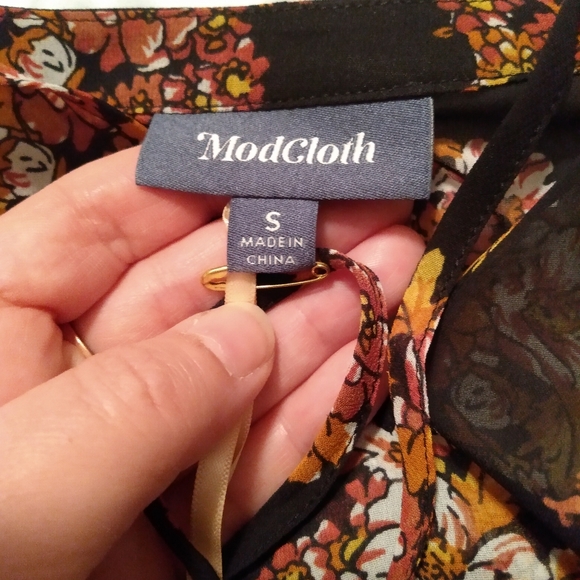 🔴 SALE NWT Modcloth Sheer Black Ruffle Blouse with Floral Pattern - Picture 8 of 10